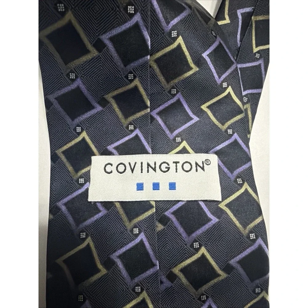 Covington necktie features